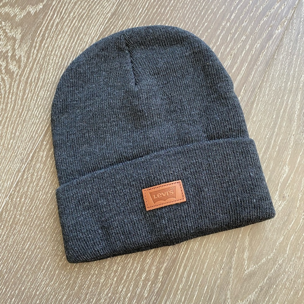 Levi’s gray beanie